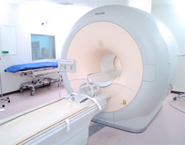 写真　MRIの装置